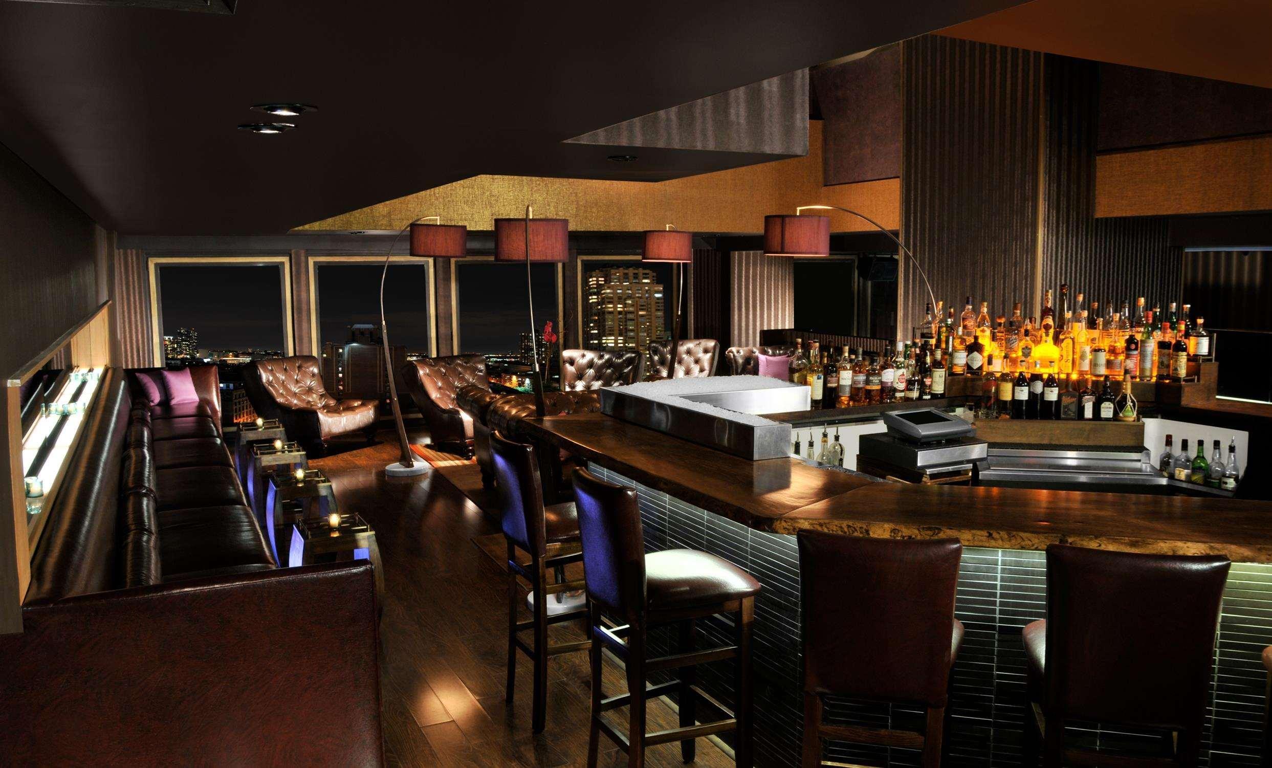Kimpton Theta New York - Times Square By Ihg Hotel Luaran gambar The bar at the 360° Lounge