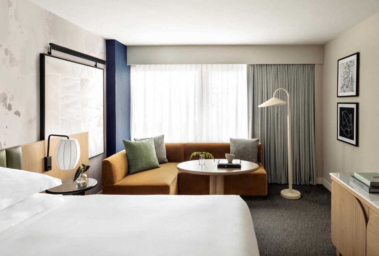 Kimpton Theta New York - Times Square By Ihg Hotel Luaran gambar A guest room at the West Hollywood hotel