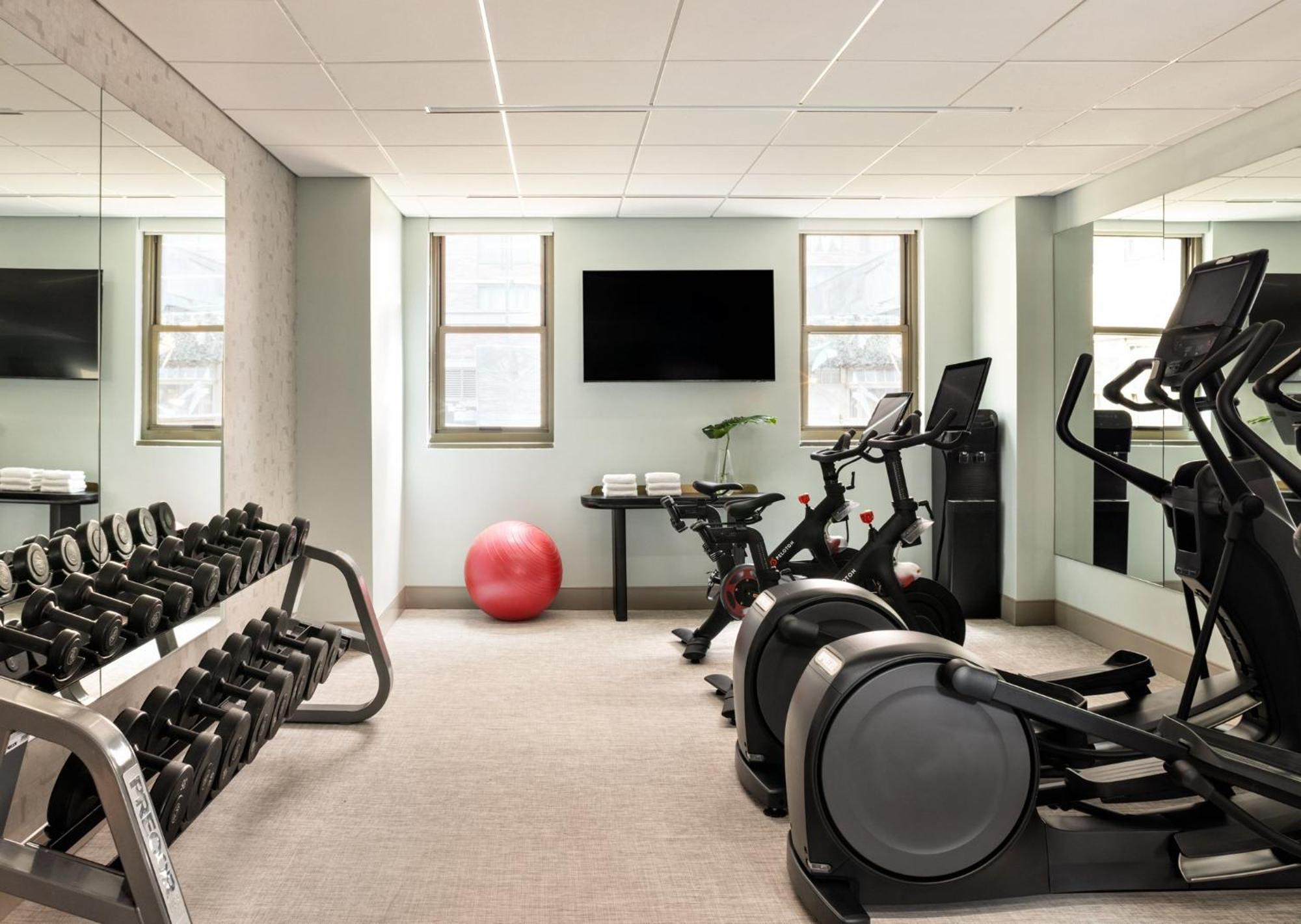 Kimpton Theta New York - Times Square By Ihg Hotel Luaran gambar The fitness center