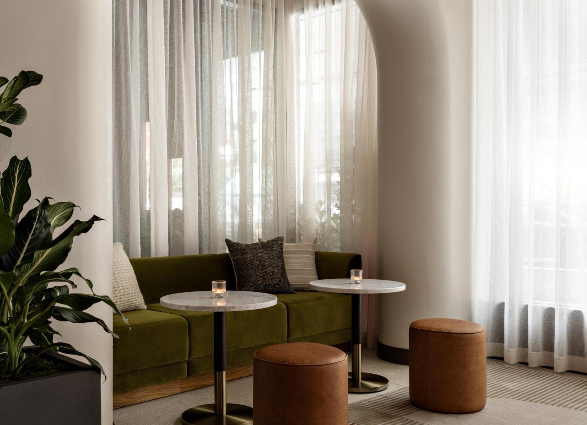 Kimpton Theta New York - Times Square By Ihg Hotel Luaran gambar The interior of the hotel