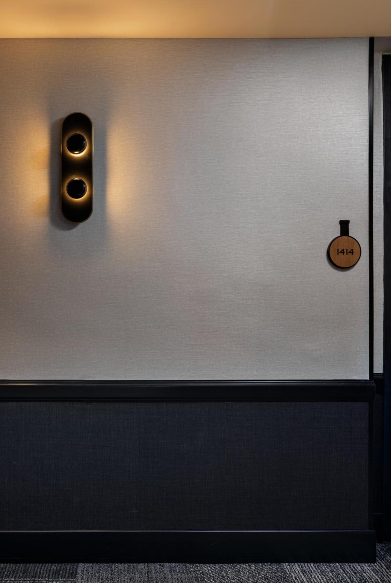Kimpton Theta New York - Times Square By Ihg Hotel Luaran gambar A room number on a door