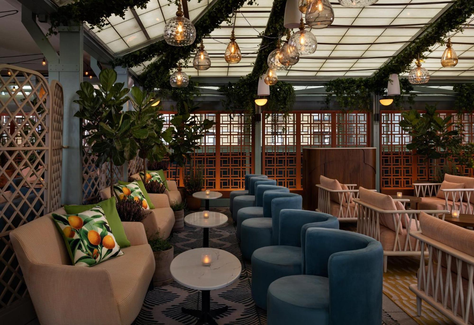 Kimpton Theta New York - Times Square By Ihg Hotel Luaran gambar The Terrace at The Standard East Village